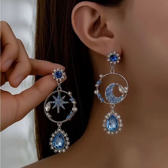 πβNEW Elegant Blue Crystal Celestial Moon Dangle Earrings π - Picture 5 of 9